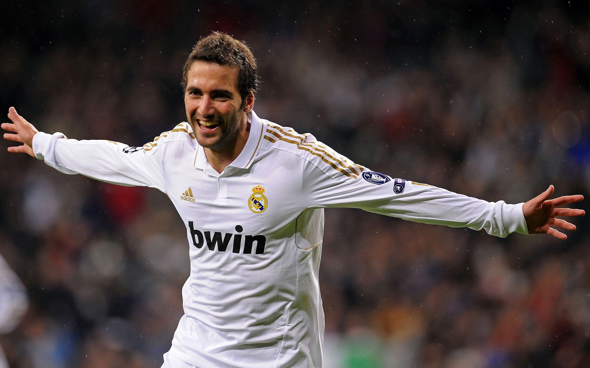 恢复计划揭秘：明星球员的“疗伤大法”，足球明星受伤