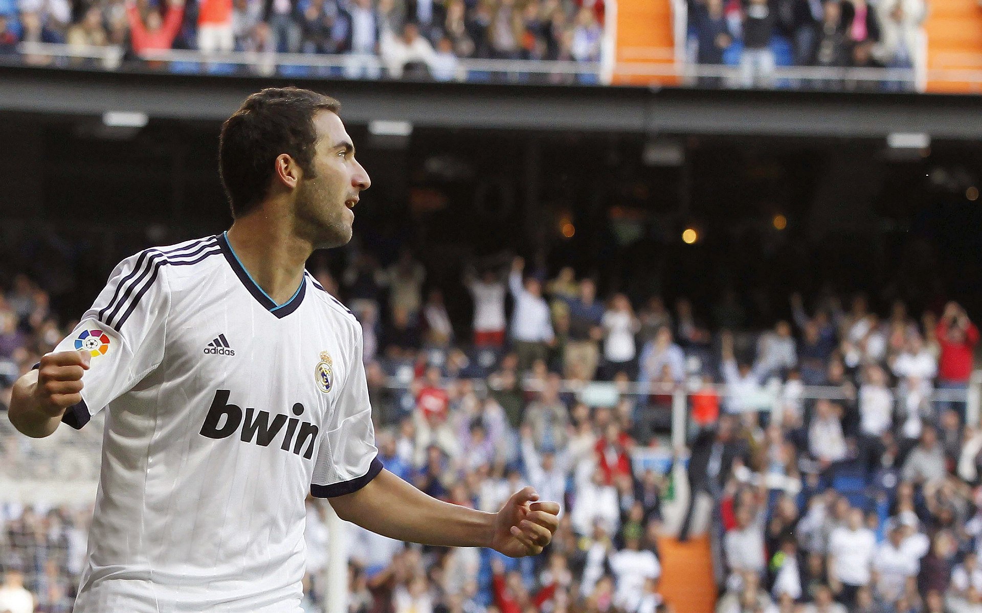 恩佐·费尔南德斯因争议视频向切尔西队友道歉,恩菲尔德足球俱乐部